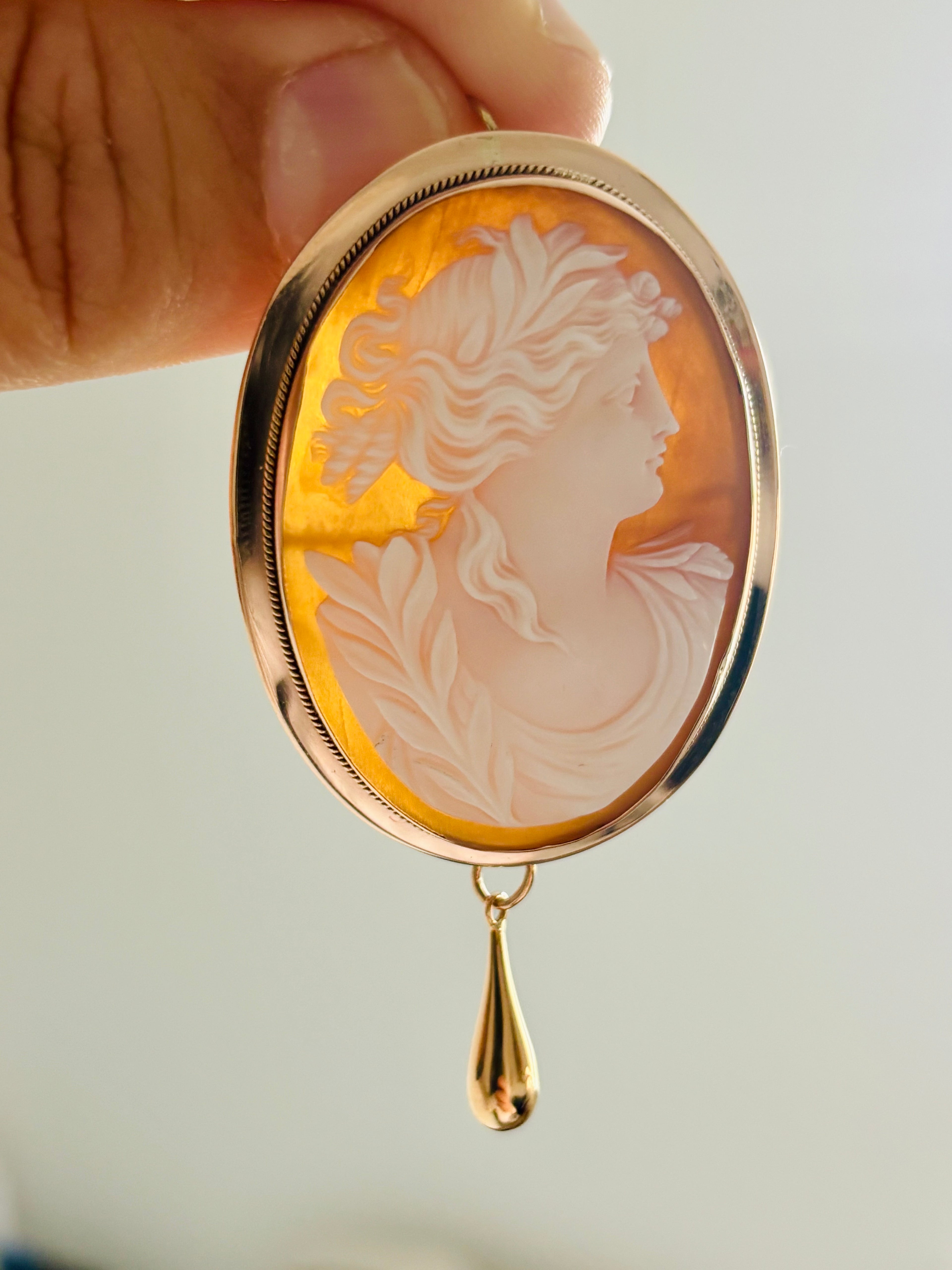 Large Victorian Classical Shell Cameo Pendant Brooch Depicting Ceres, circa 1890