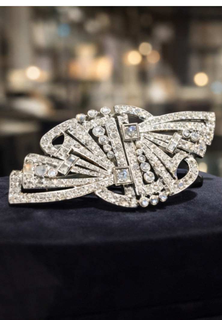 Large Art Deco Platinum Diamond Double Clip Brooch, 5.50 Carats, French Atelier, circa 1928-1935