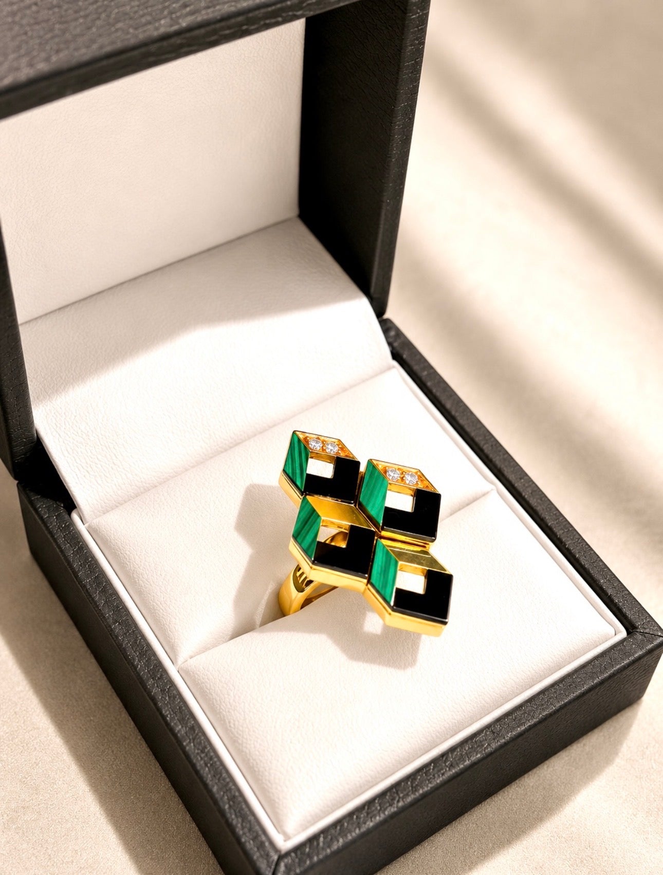 Vintage Ring 18K Gold Malachite, Onyx. Diamonds, circa 1980 Italy