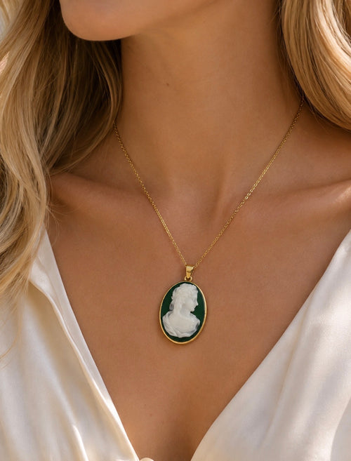 Antique 18 Karat Gold Green Agate Cameo Pendant Necklace, Birmingham, UK, 1922