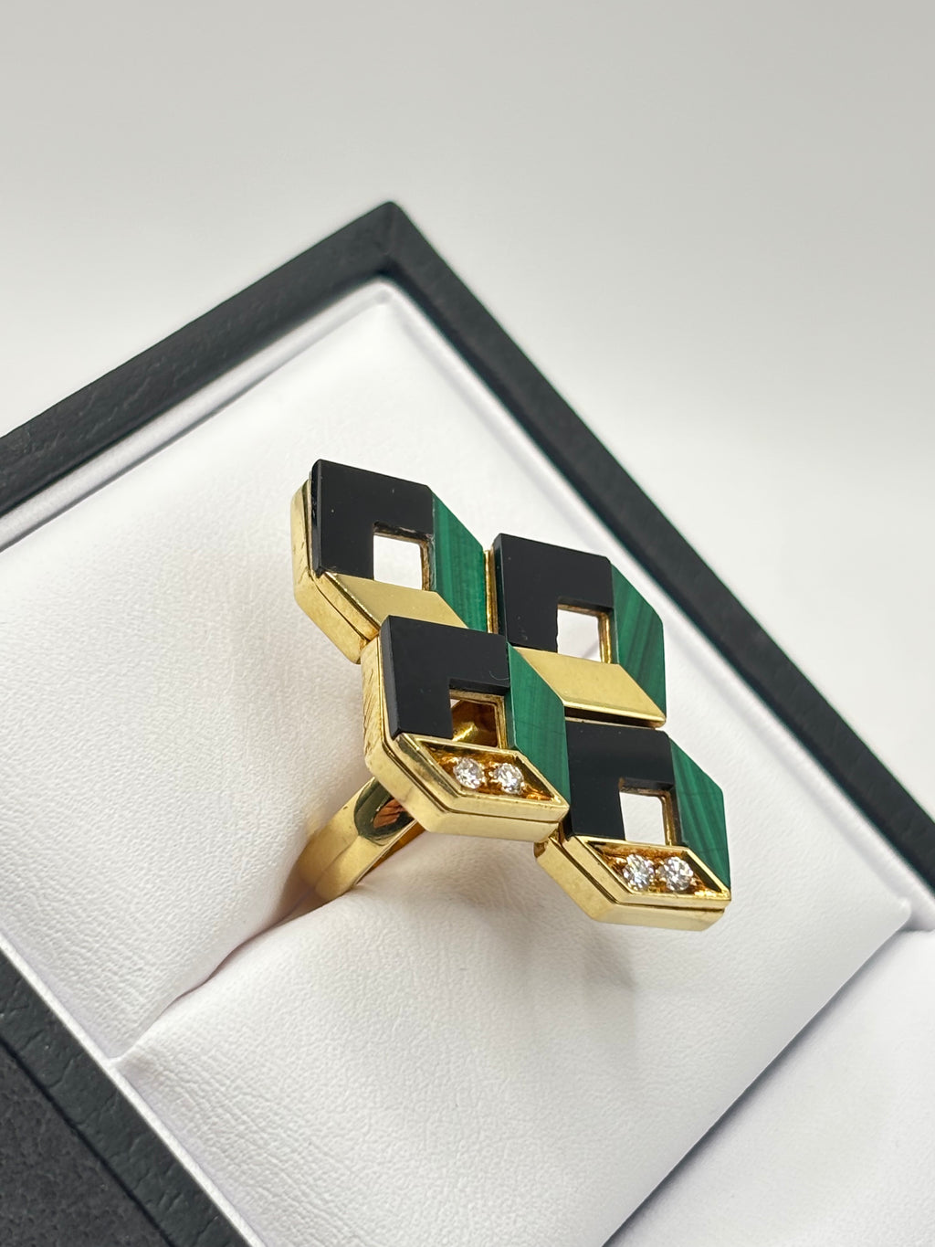 Vintage Ring 18K Gold Malachite, Onyx. Diamonds, circa 1980 Italy