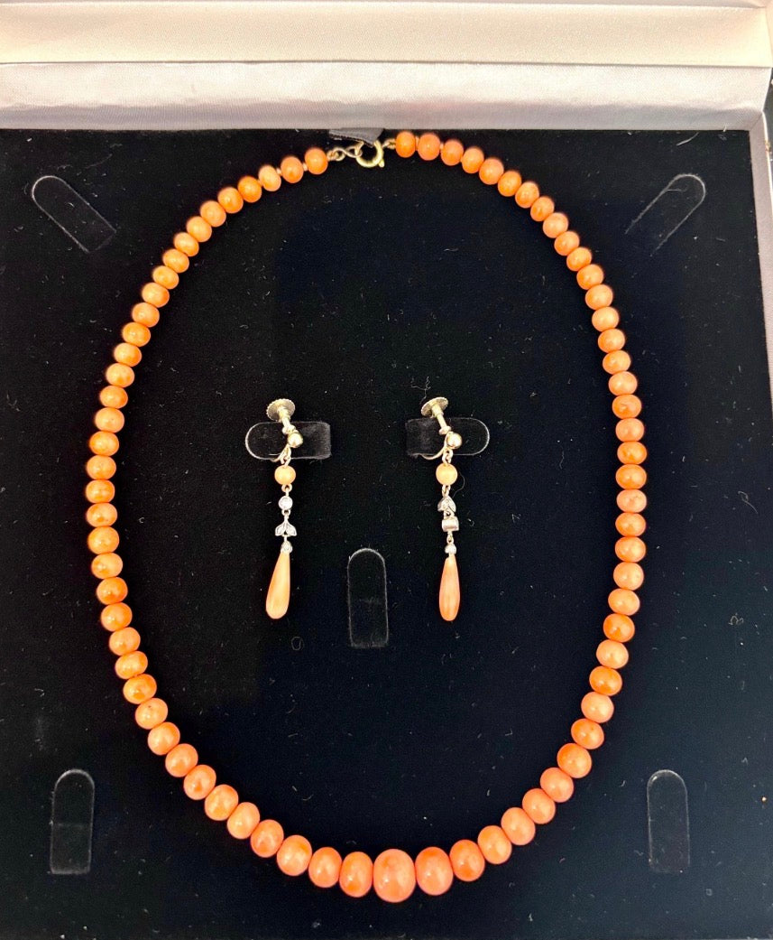 EARLY 20th CENTURY CORAL Bead Necklace, with 9ct gold clasp.