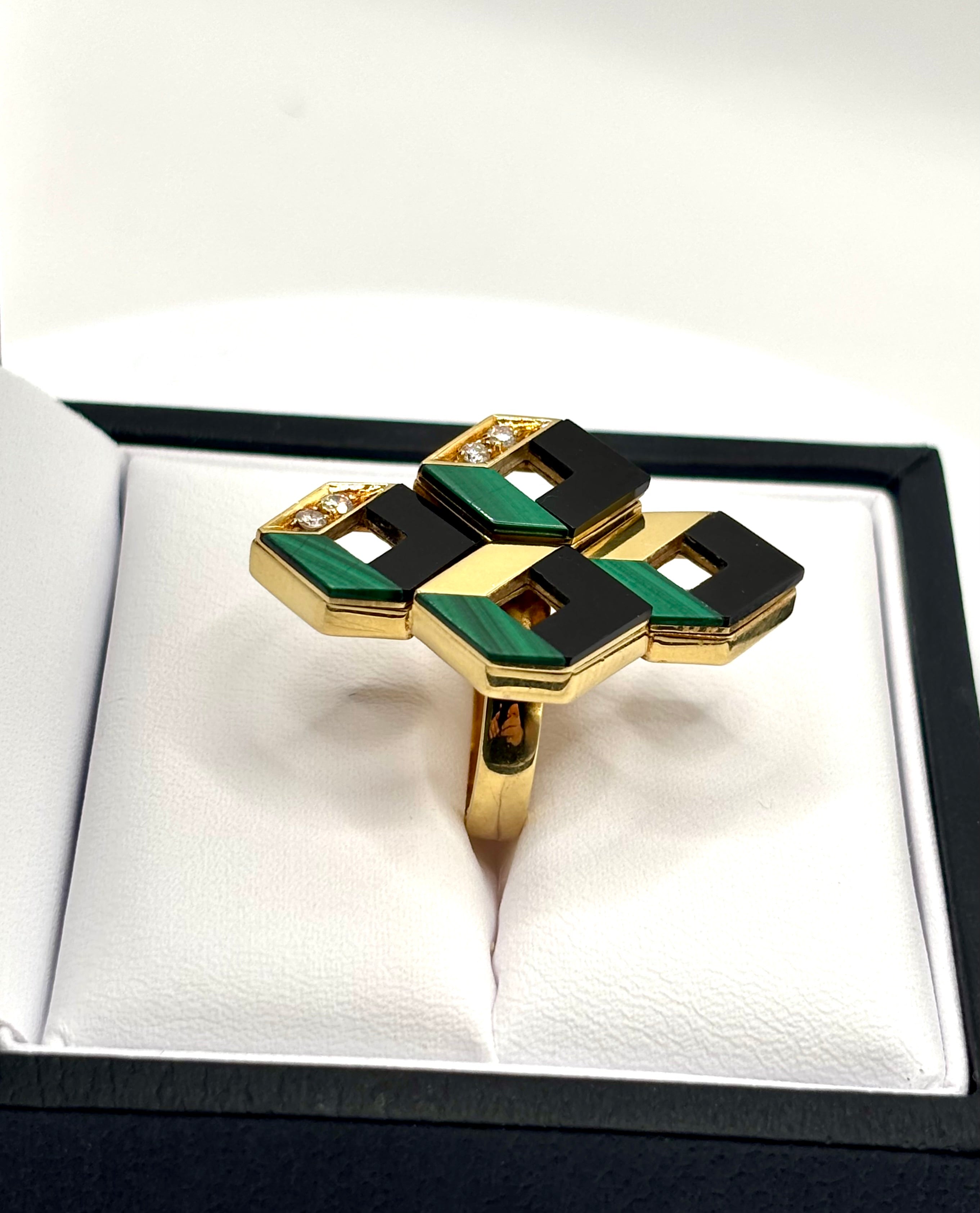 Vintage Ring 18K Gold Malachite, Onyx. Diamonds, circa 1980 Italy