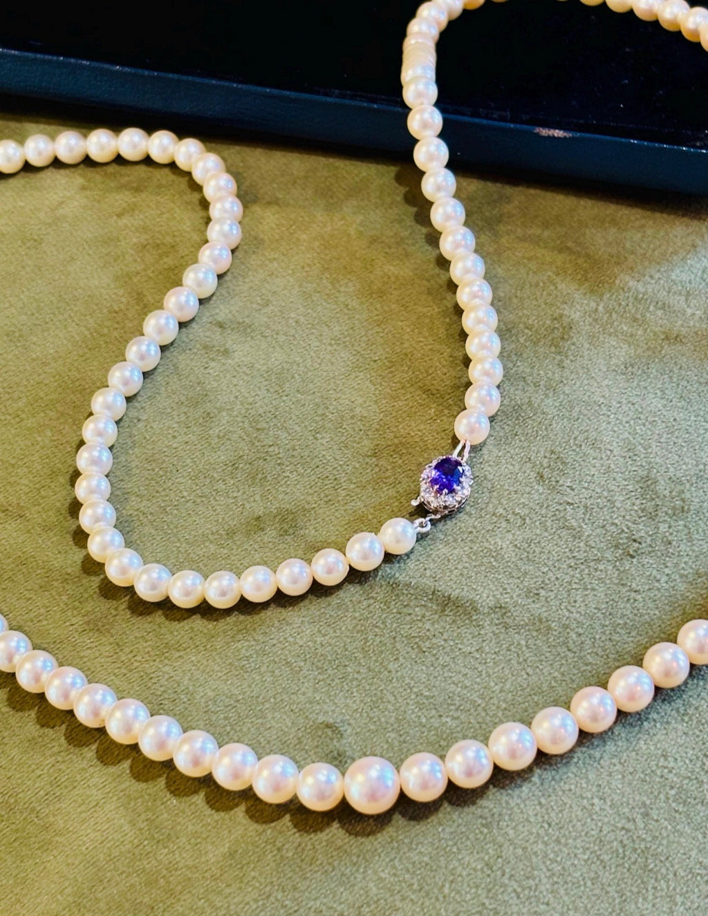 VINTAGE CULTURED PEARL Necklace with Diamonds & Amethyst White Gold Clasp