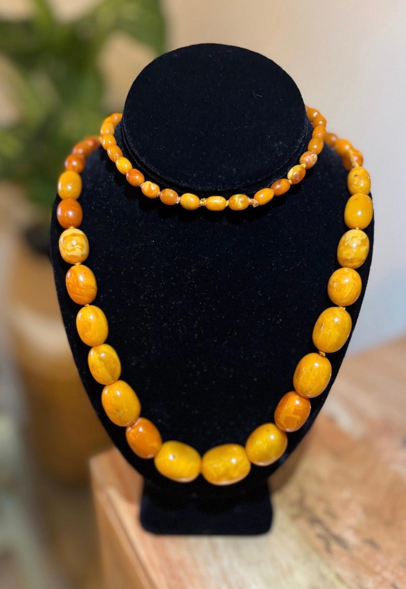 ART DECO Butterscotch beads necklace
