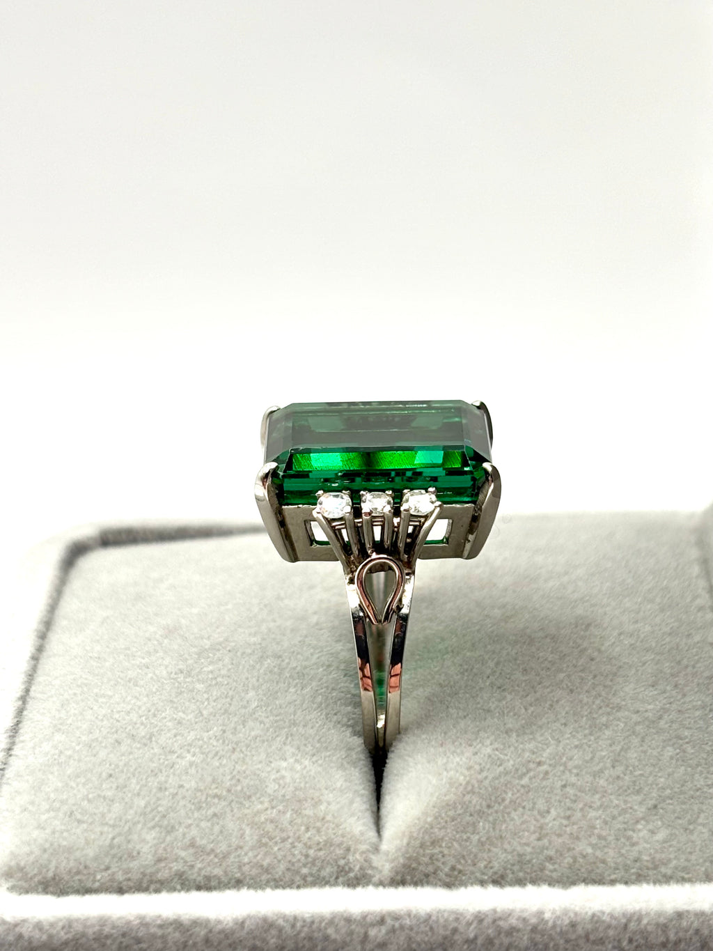 GREEN TOURMALINE & DIAMONDS Platinum Statement Ring