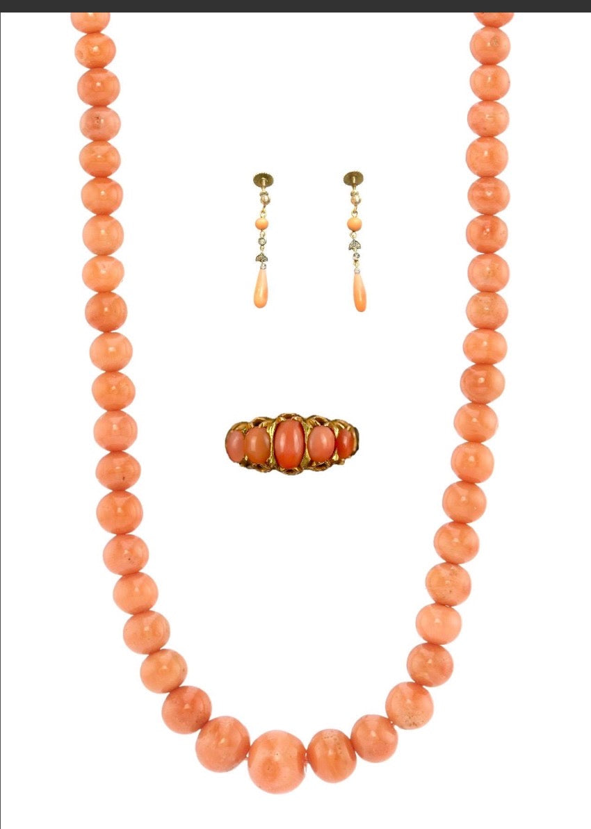 EARLY 20th CENTURY CORAL Bead Necklace, with 9ct gold clasp.