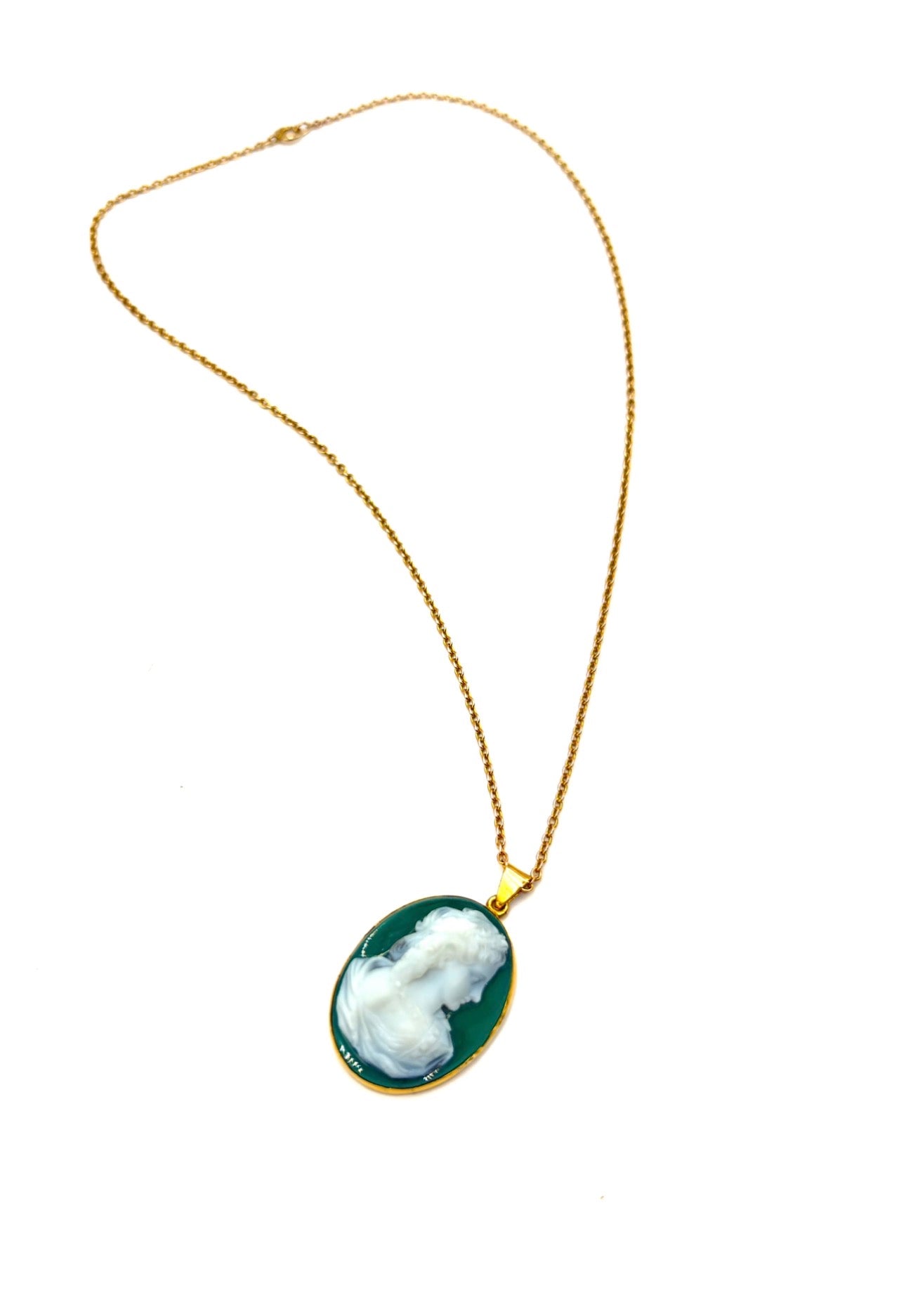 Antique 18 Karat Gold Green Agate Cameo Pendant Necklace, Birmingham, UK, 1922