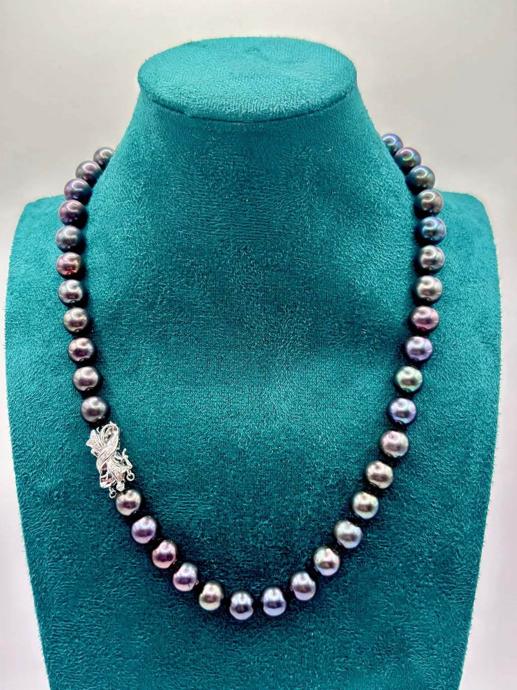 Vintage Peacock Overtone Black Cultured Pearl Necklace 18K Diamond Clasp