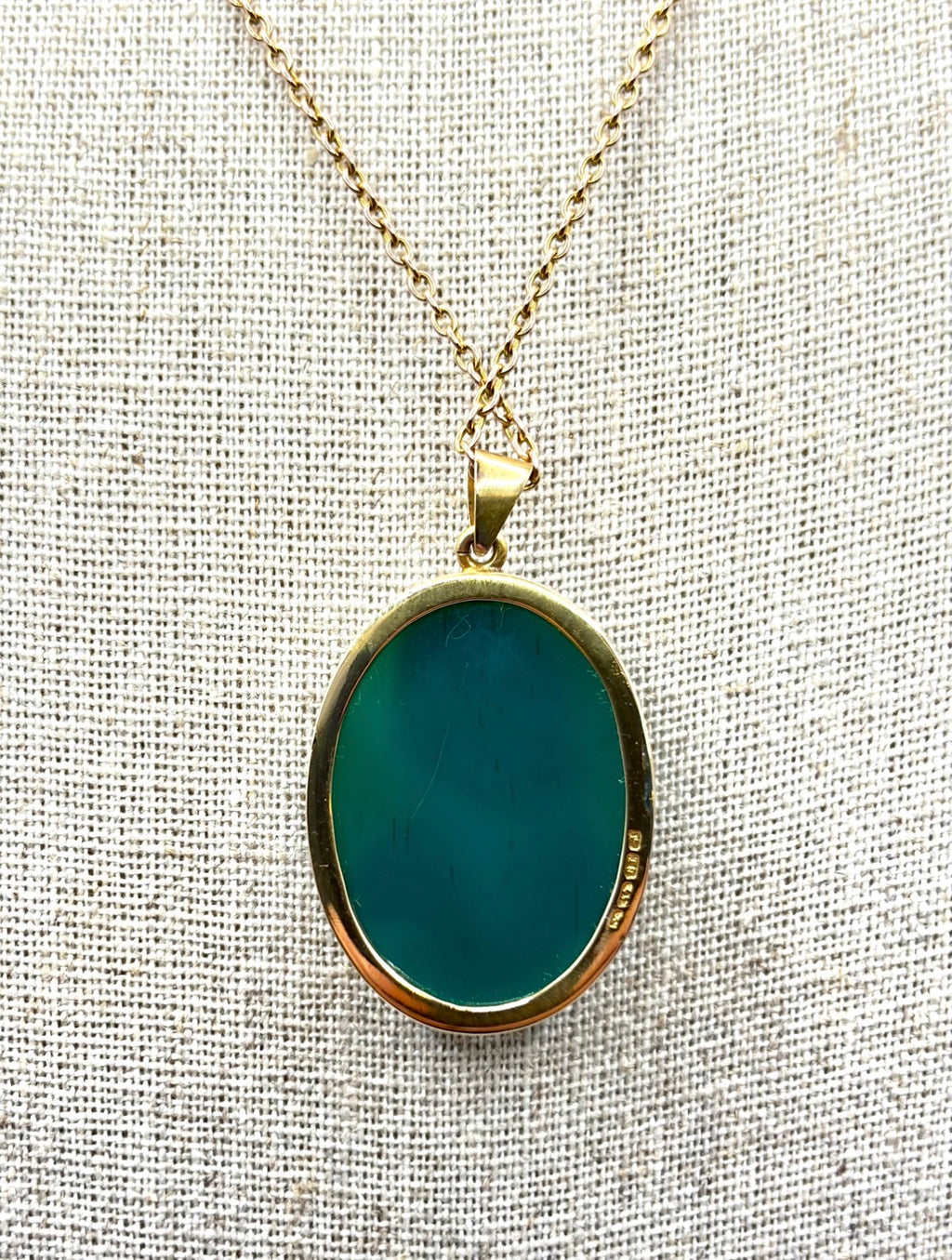 Antique 18 Karat Gold Green Agate Cameo Pendant Necklace, Birmingham, UK, 1922