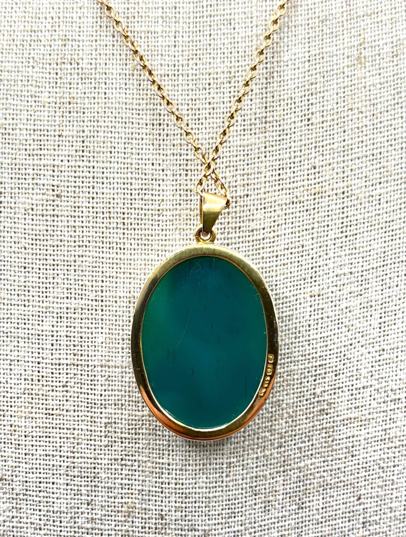 Antique 18 Karat Gold Green Agate Cameo Pendant Necklace, Birmingham, UK, 1922
