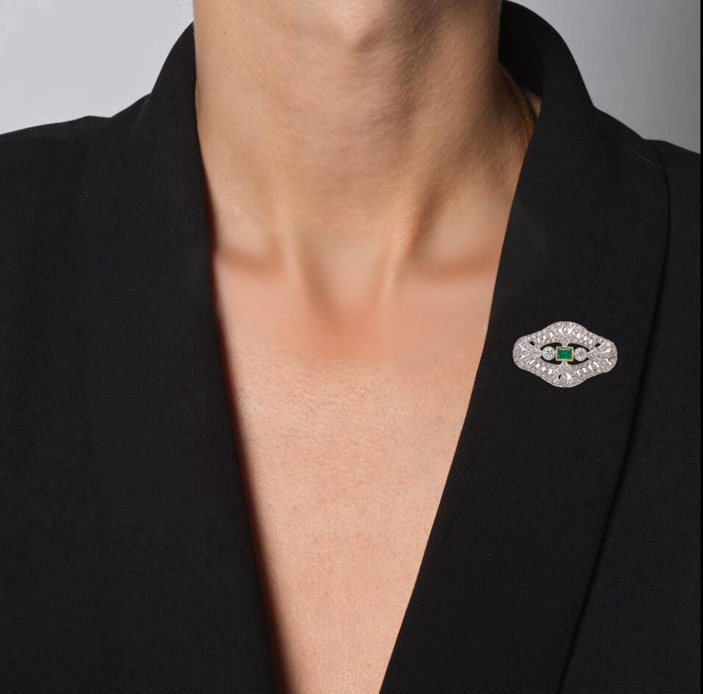 EMERALD & DIAMONDS PLATINUM and Gold Brooch c1910