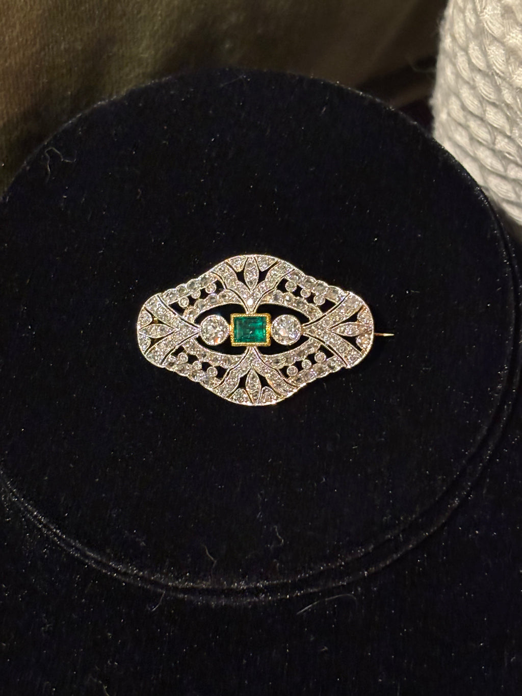 EMERALD & DIAMONDS PLATINUM and Gold Brooch c1910