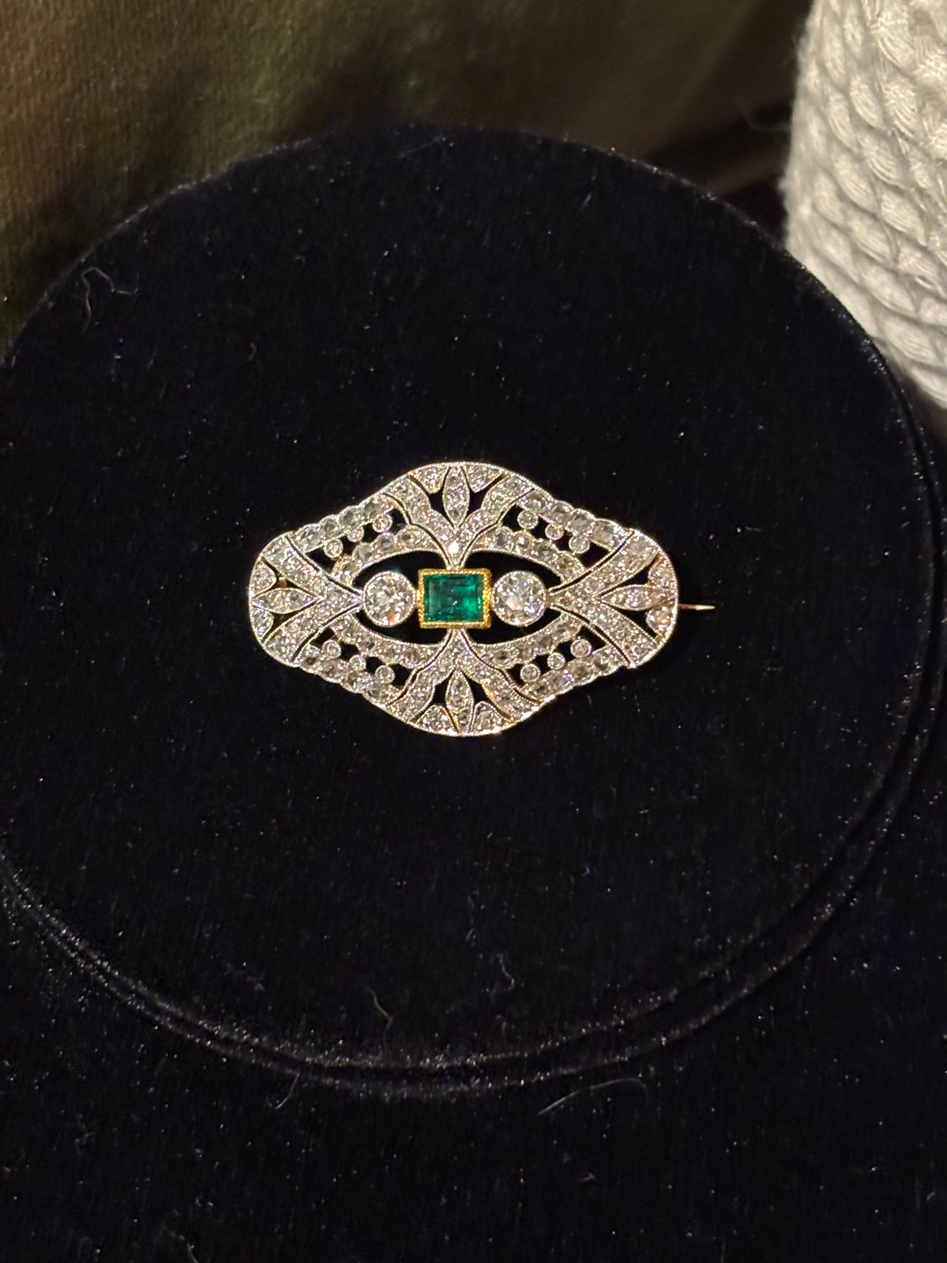EMERALD & DIAMONDS PLATINUM and Gold Brooch c1910