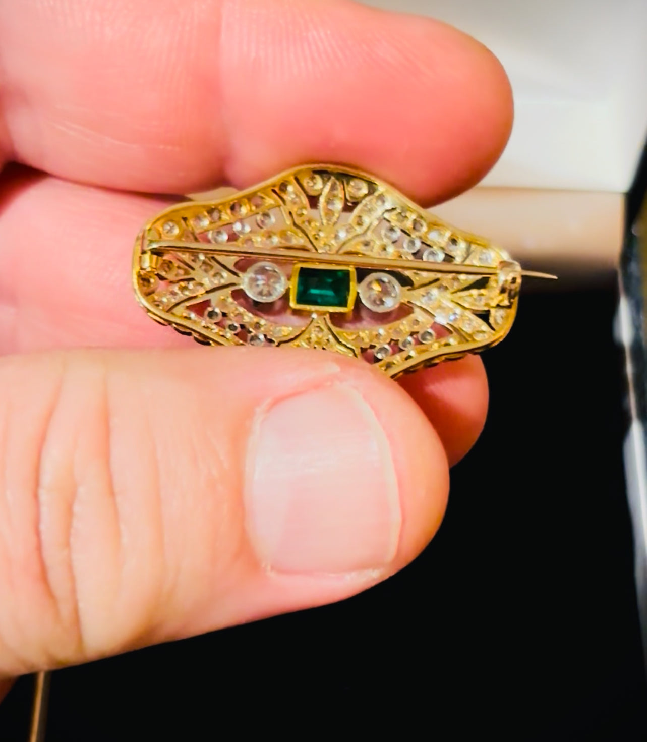 EMERALD & DIAMONDS PLATINUM and Gold Brooch c1910