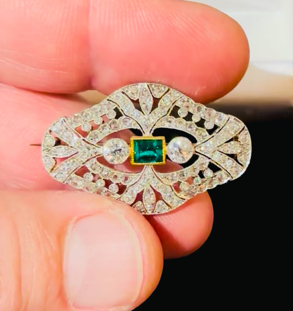 EMERALD & DIAMONDS PLATINUM and Gold Brooch c1910