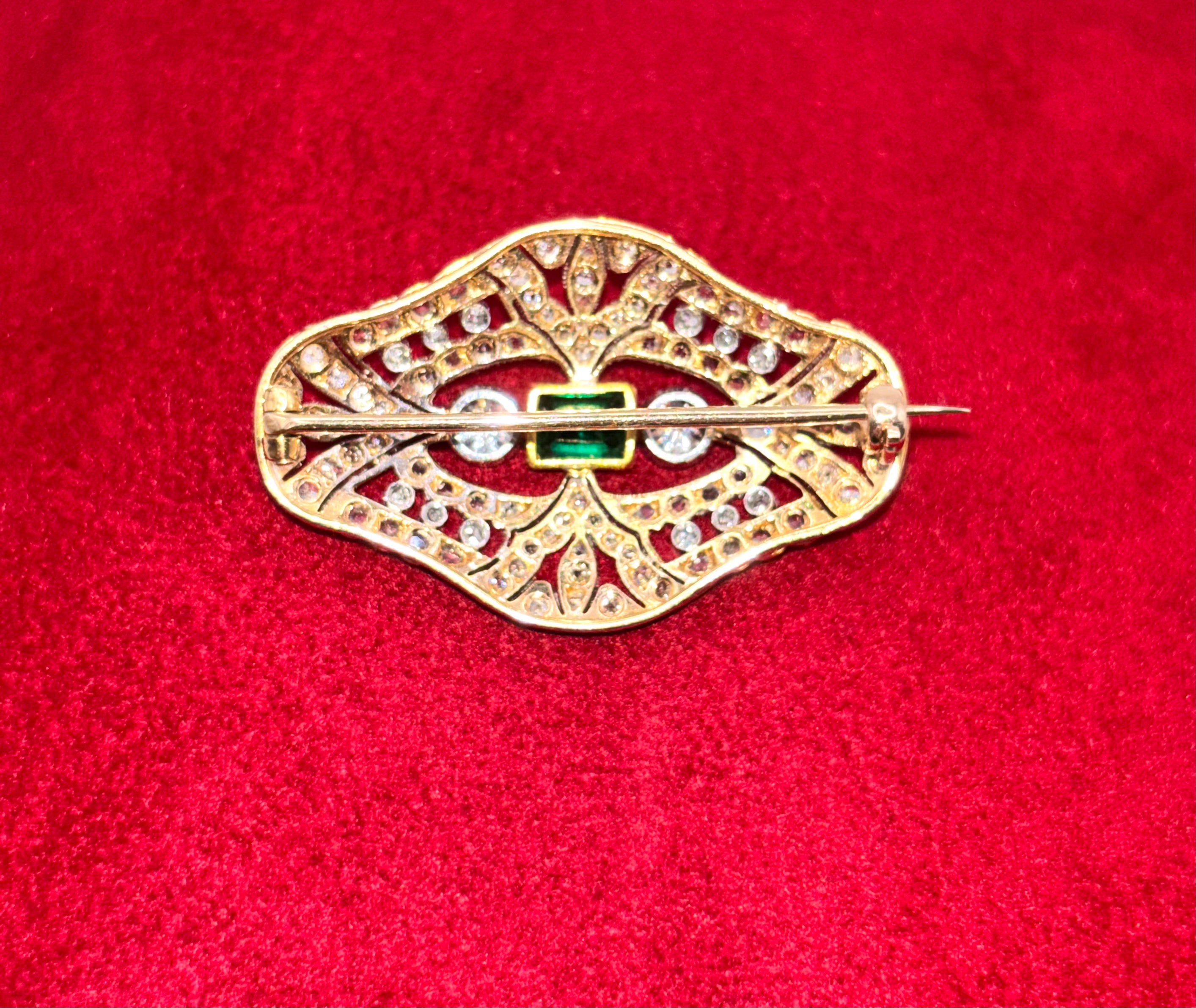EMERALD & DIAMONDS PLATINUM and Gold Brooch c1910
