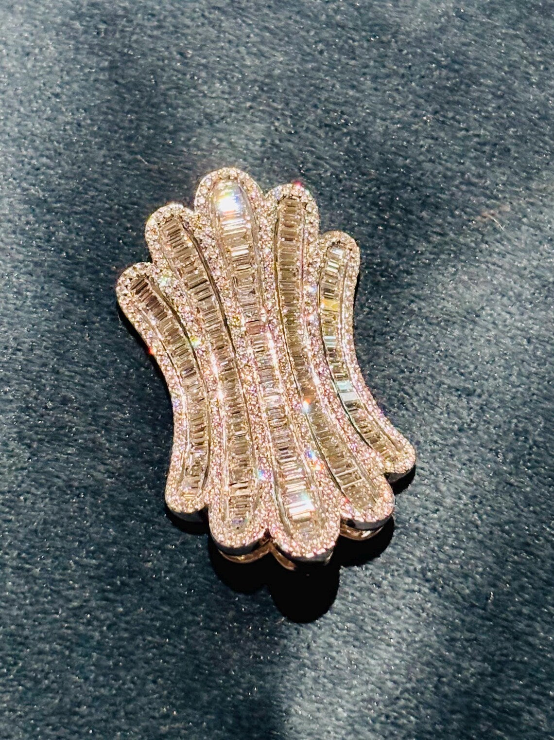 IMPRESSIVE VINTAGE DIAMOND Brooch in Art Deco inspired design
