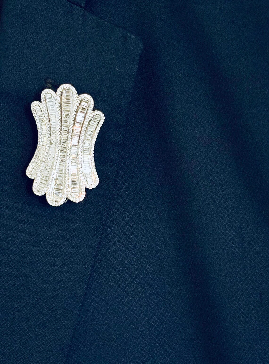 IMPRESSIVE VINTAGE DIAMOND Brooch in Art Deco inspired design