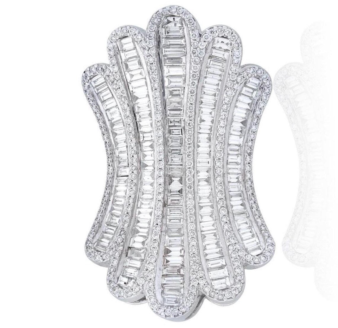 IMPRESSIVE VINTAGE DIAMOND Brooch in Art Deco inspired design