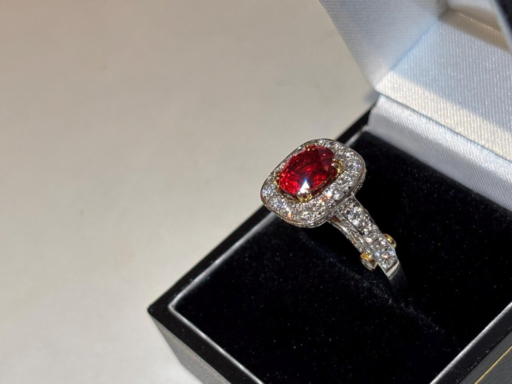ORANGE PADPARADSCHA SAPPHIRE & Diamonds Ring