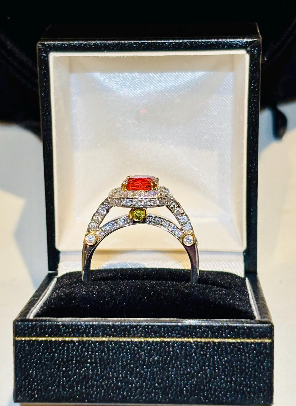 ORANGE PADPARADSCHA SAPPHIRE & Diamonds Ring