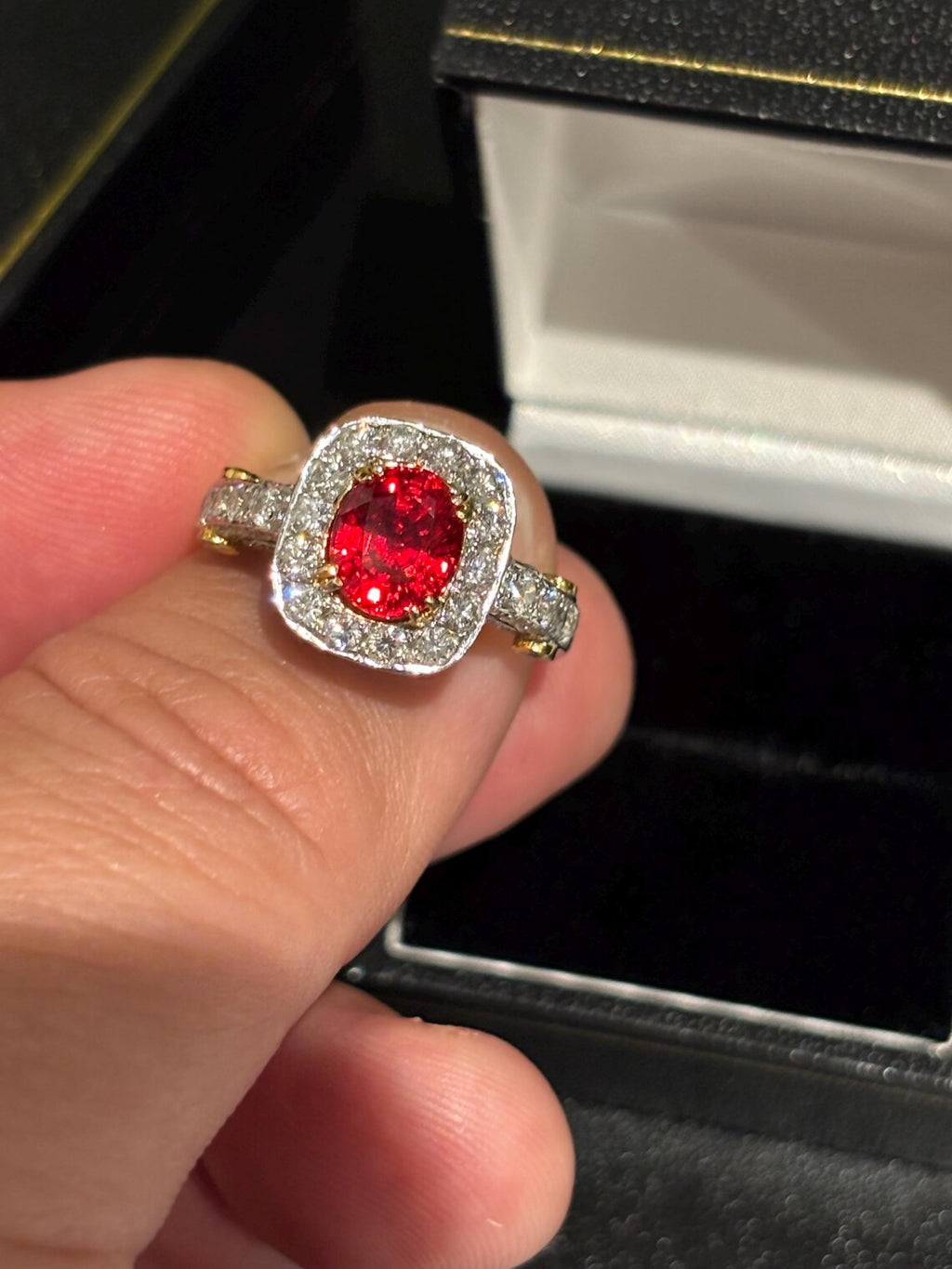 ORANGE PADPARADSCHA SAPPHIRE & Diamonds Ring