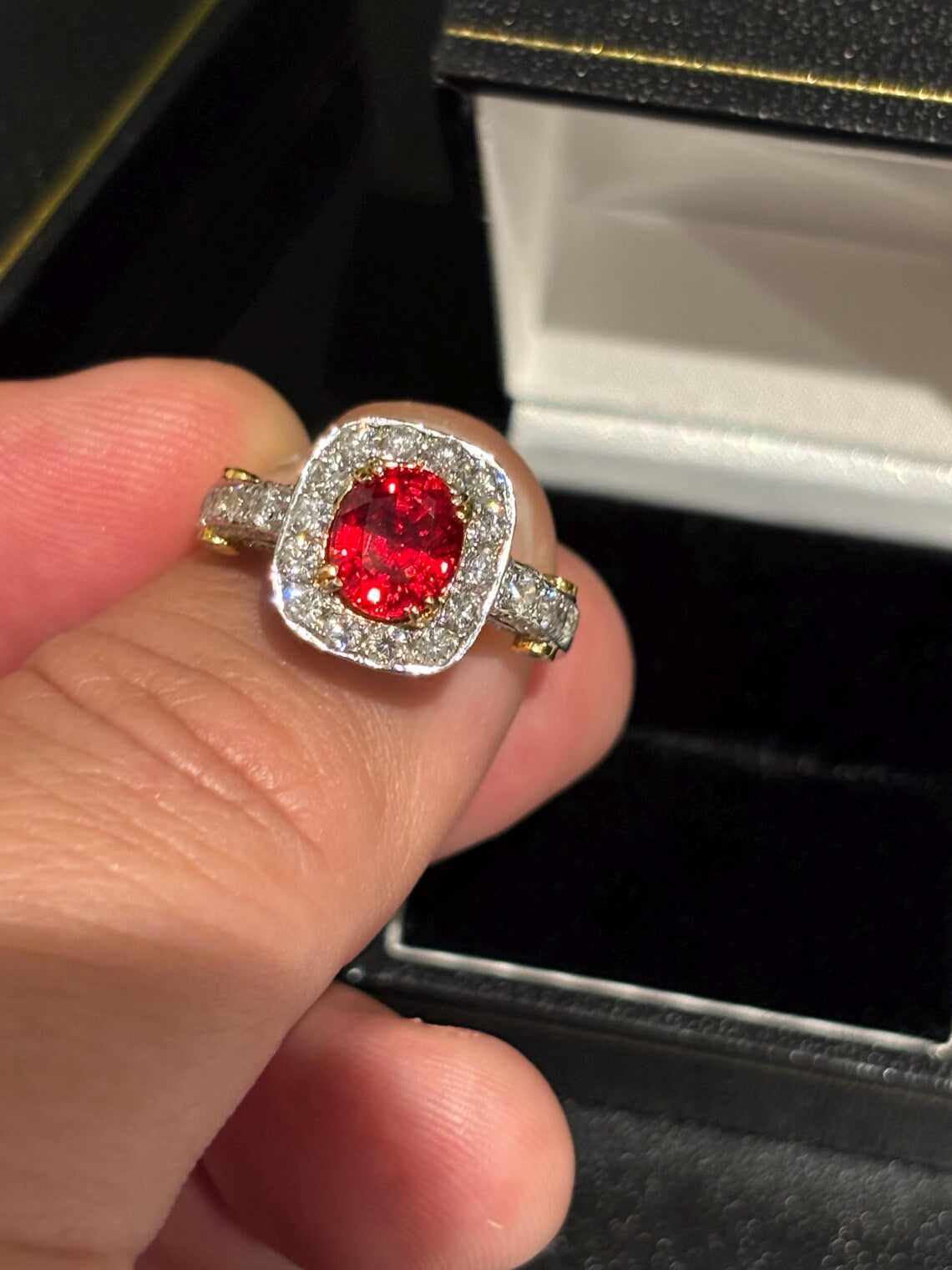 ORANGE PADPARADSCHA SAPPHIRE & Diamonds Ring