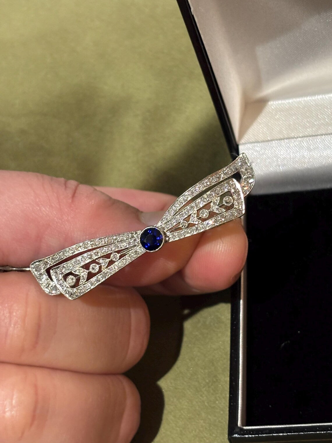 ART DECO DIAMONDS & Sapphire Ribbon Brooch c1920’s
