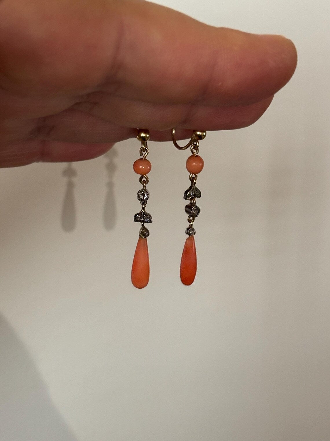 ART DECO CORAL Earrings with old cut diamonds