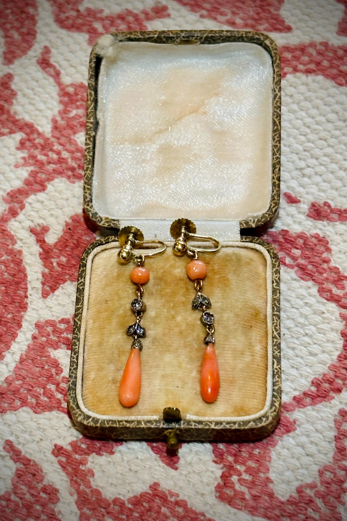 ART DECO CORAL Earrings with old cut diamonds