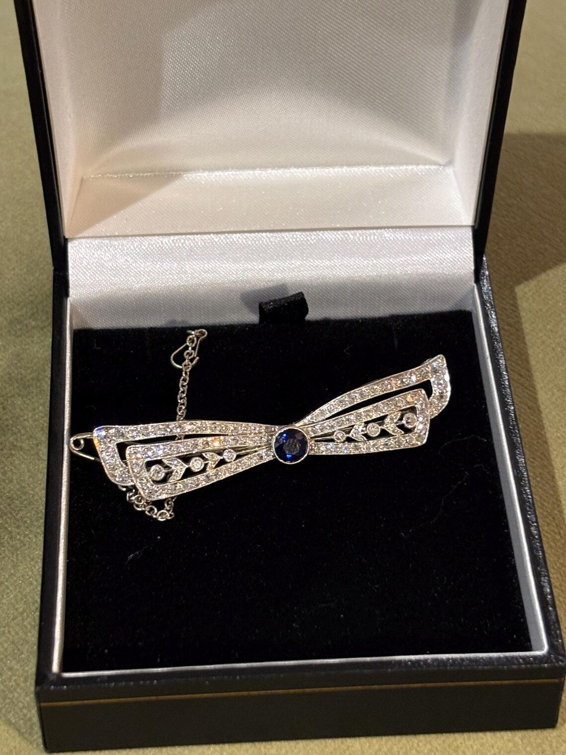 ART DECO DIAMONDS & Sapphire Ribbon Brooch c1920’s