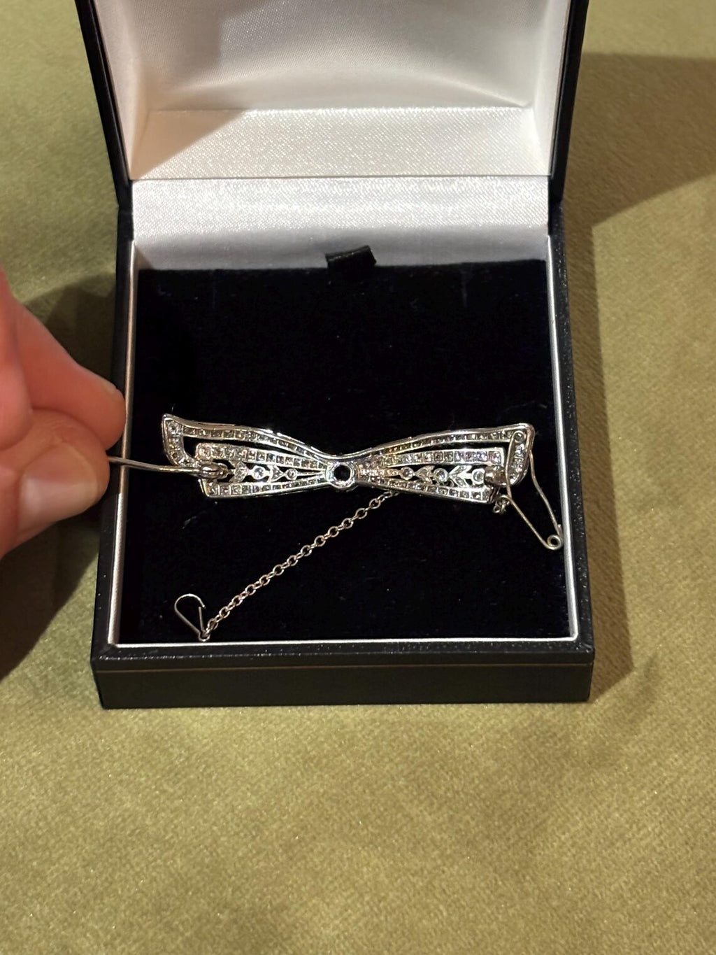 ART DECO DIAMONDS & Sapphire Ribbon Brooch c1920’s