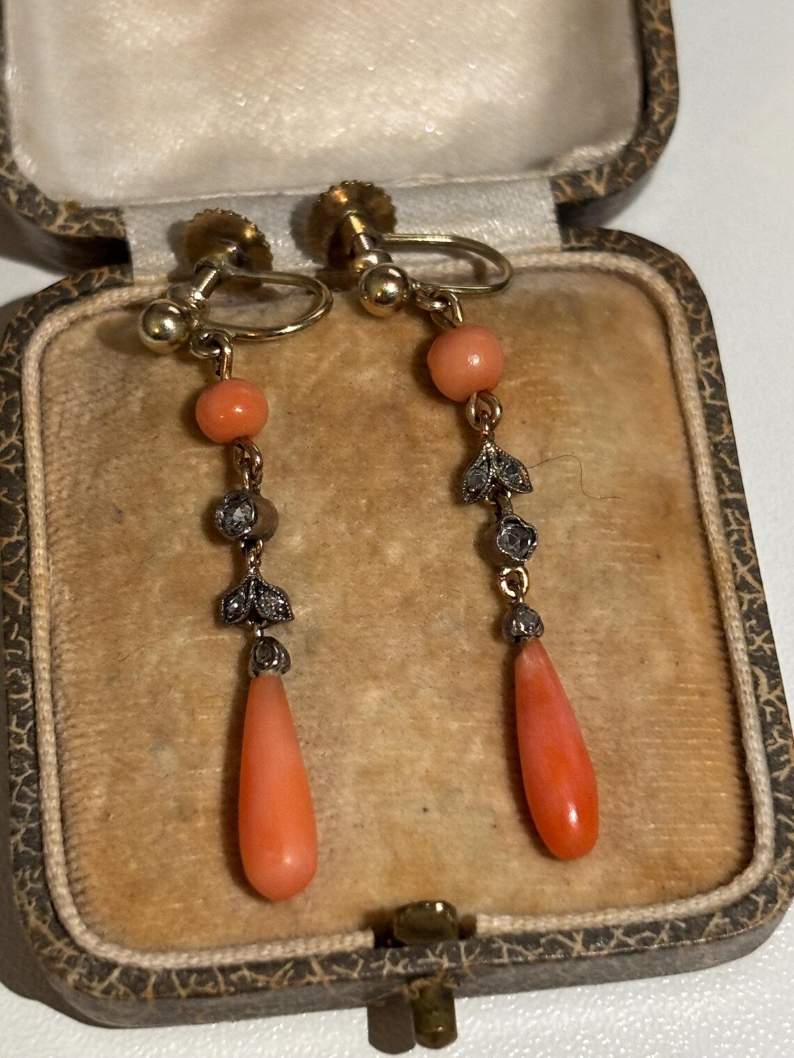 ART DECO CORAL Earrings with old cut diamonds