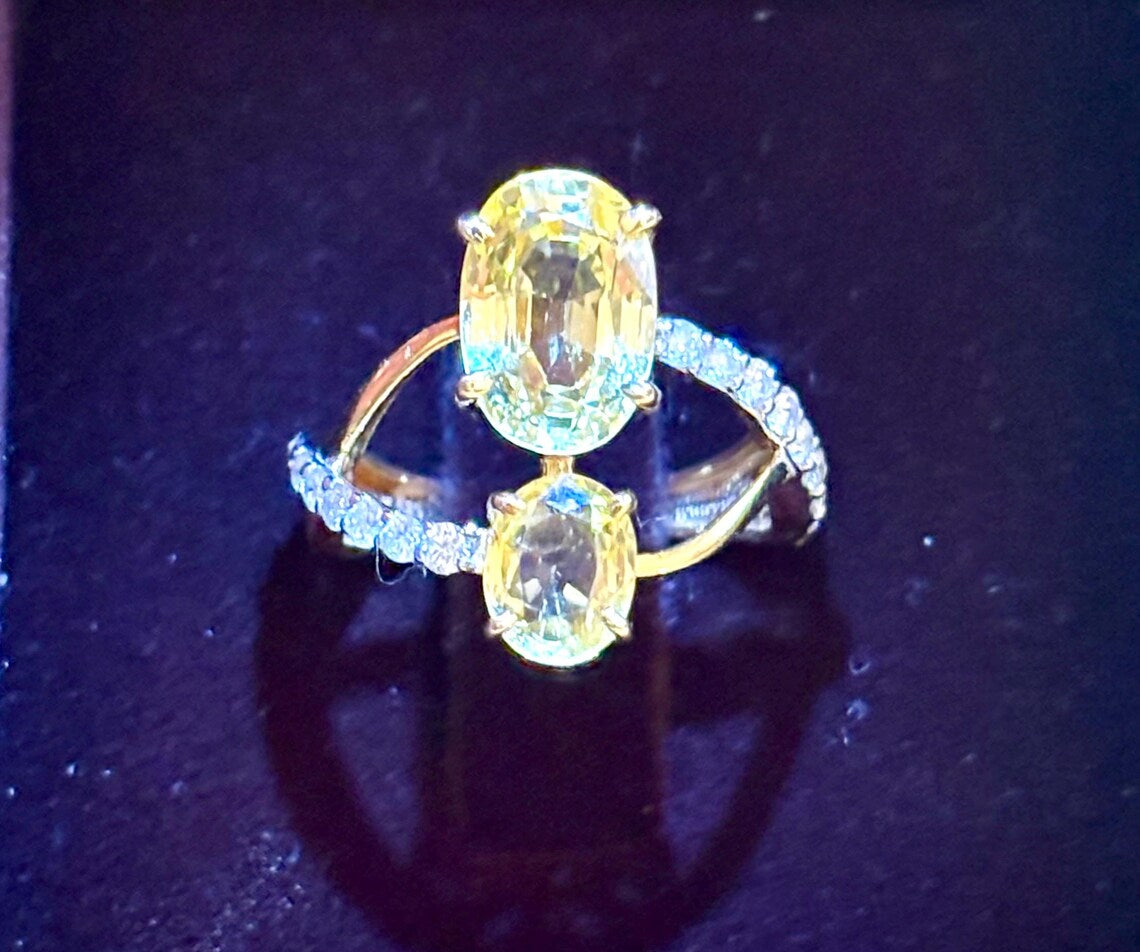 CEYLON YELLOW SAPPHIRES & Diamonds Ring - Natural Unheated Sapphires with Certificate of authenticity