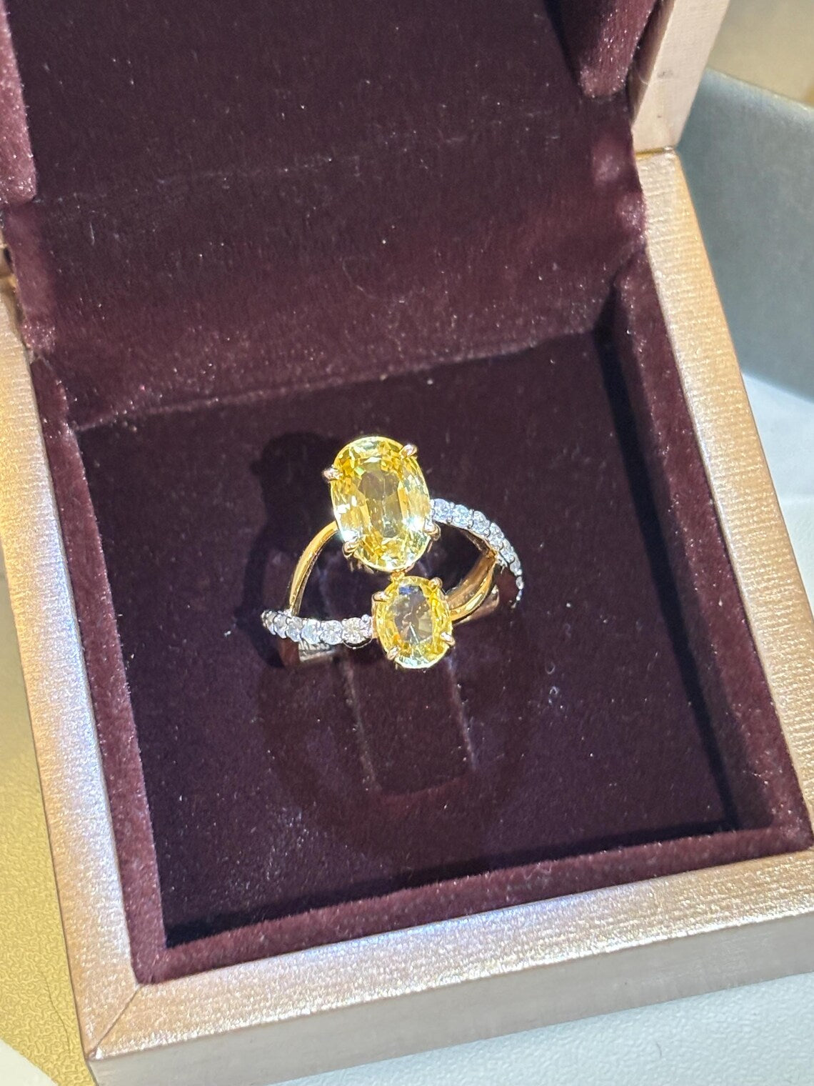 CEYLON YELLOW SAPPHIRES & Diamonds Ring - Natural Unheated Sapphires with Certificate of authenticity