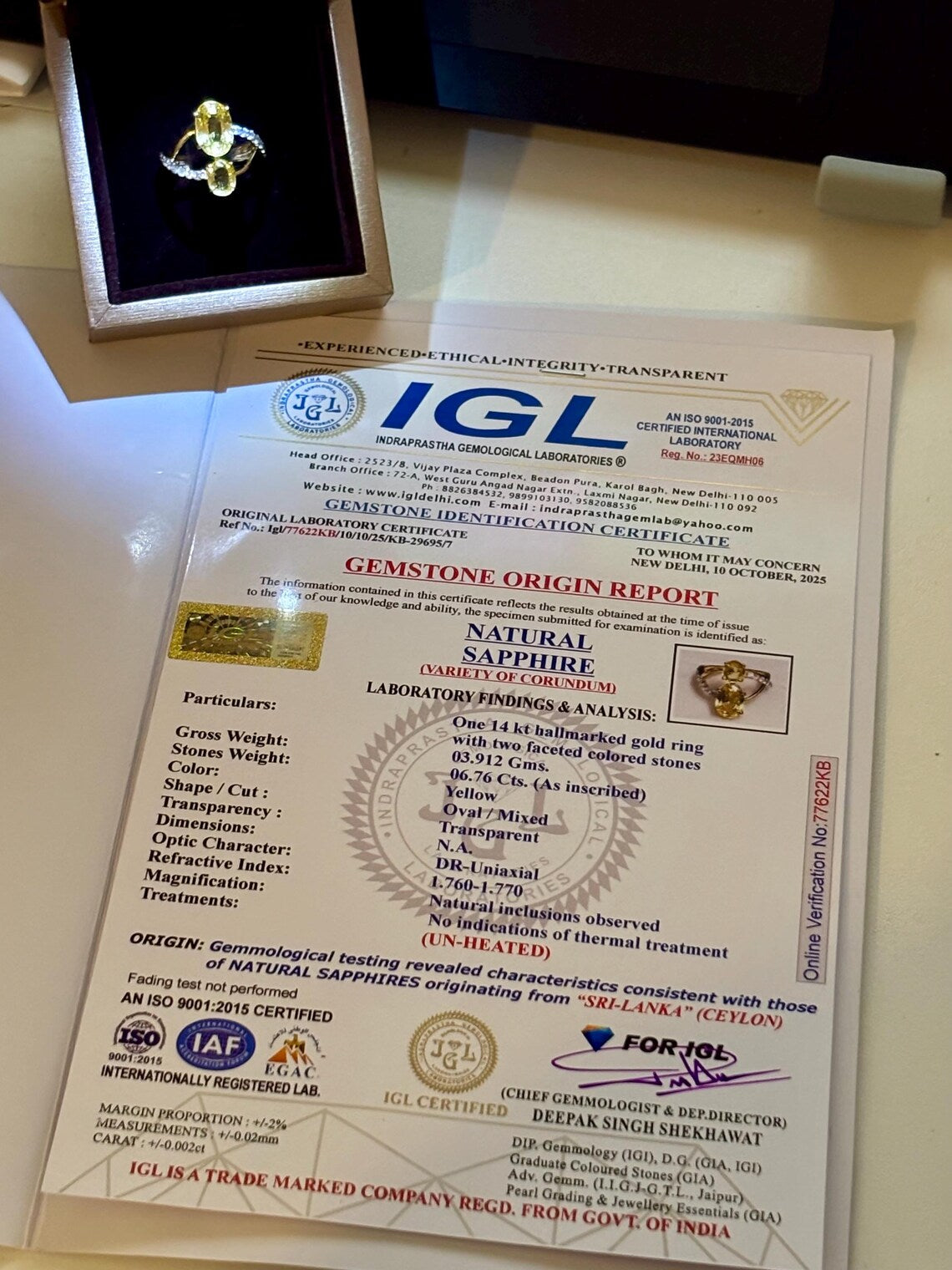 CEYLON YELLOW SAPPHIRES & Diamonds Ring - Natural Unheated Sapphires with Certificate of authenticity