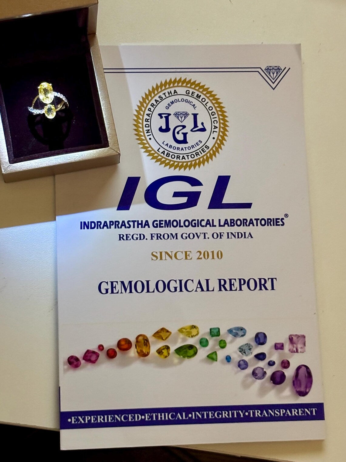 CEYLON YELLOW SAPPHIRES & Diamonds Ring - Natural Unheated Sapphires with Certificate of authenticity