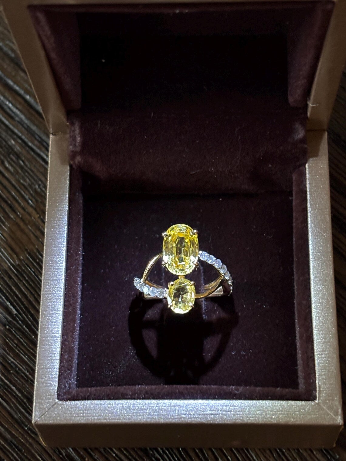 CEYLON YELLOW SAPPHIRES & Diamonds Ring - Natural Unheated Sapphires with Certificate of authenticity