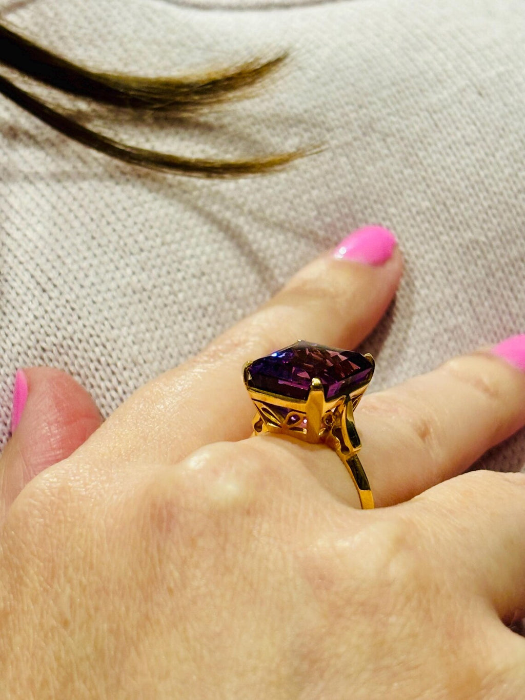 AMETHYST SOLITAIRE RING 21K Gold, 12 Carat Stone