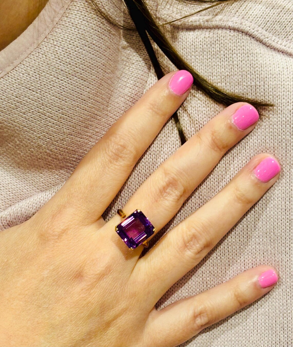 AMETHYST SOLITAIRE RING 21K Gold, 12 Carat Stone