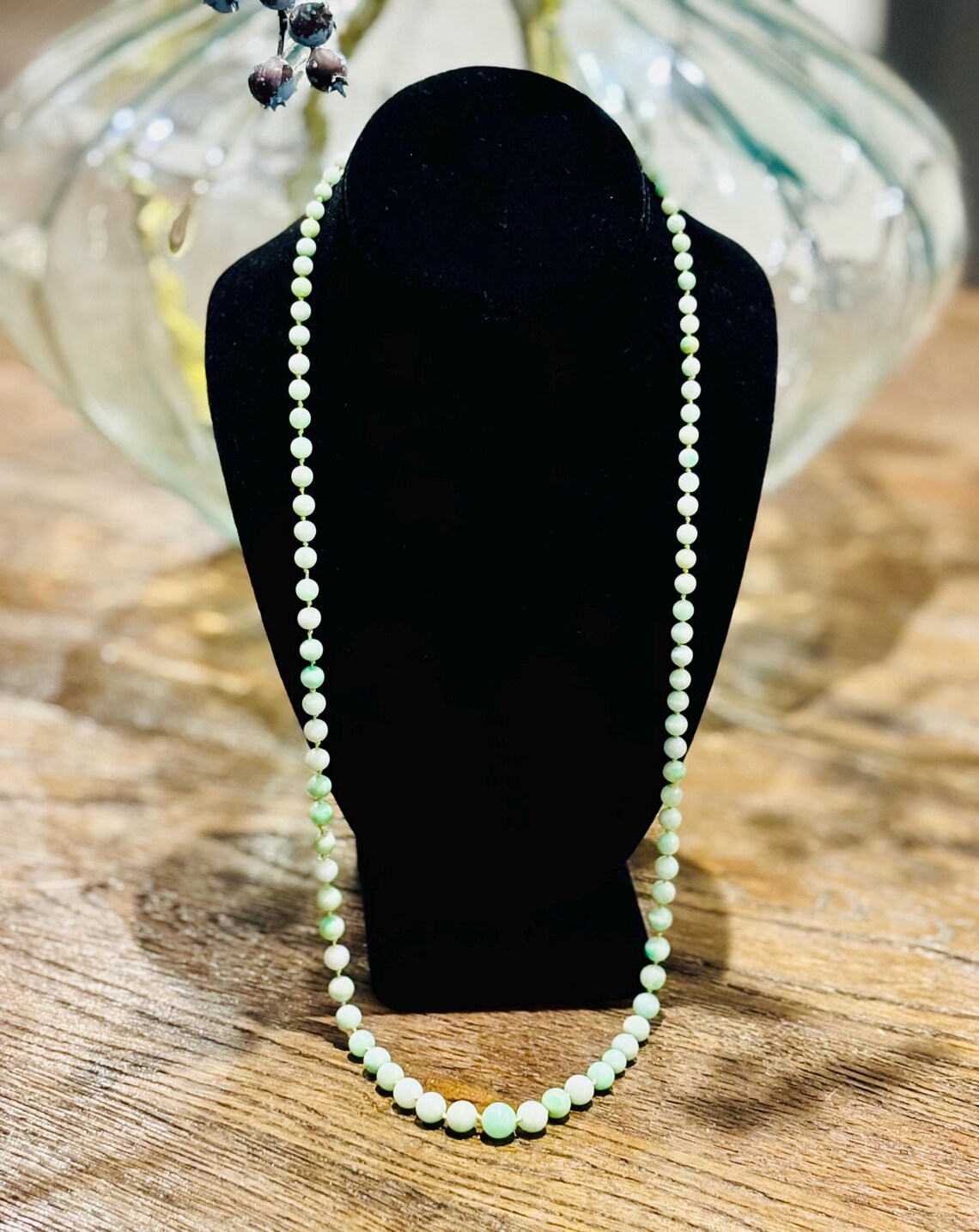 Graduated Jade Bead Necklace with 9 Carat Gold Clasp