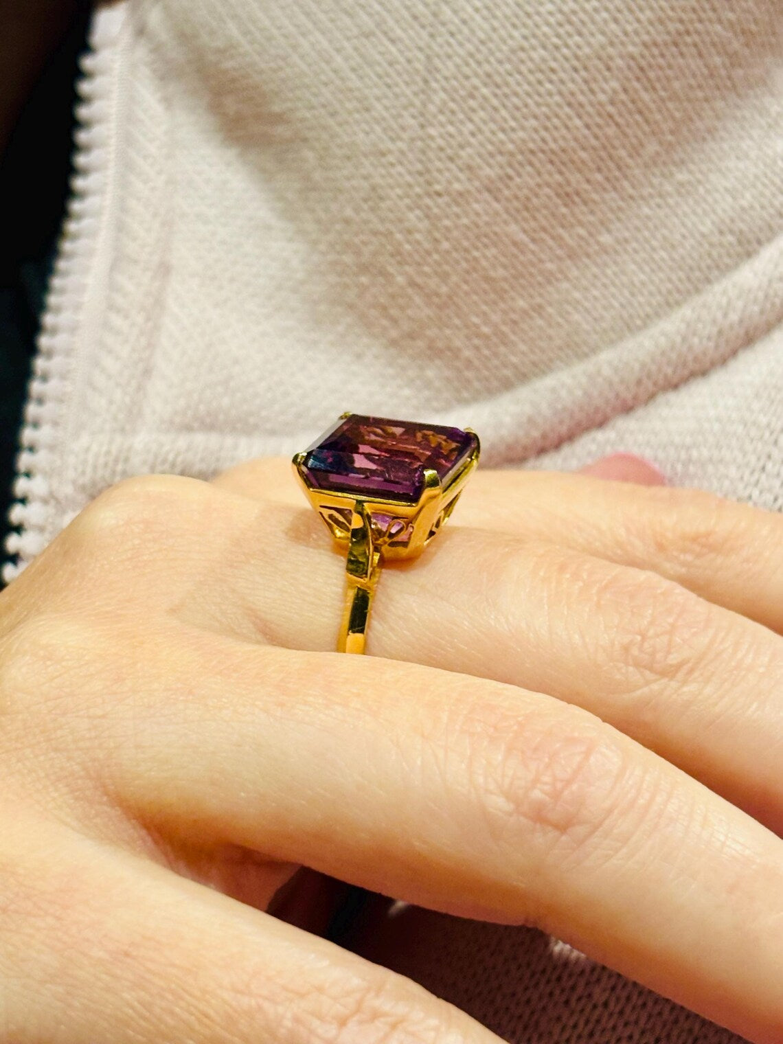 AMETHYST SOLITAIRE RING 21K Gold, 12 Carat Stone