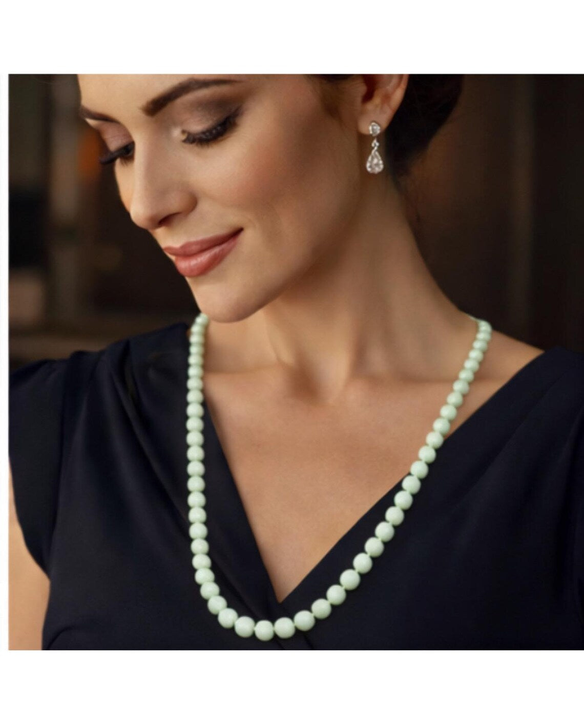Graduated Jade Bead Necklace with 9 Carat Gold Clasp