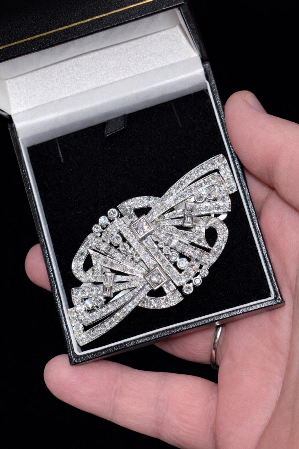 Large Art Deco Platinum Diamond Double Clip Brooch, 5.50 Carats, French Atelier, circa 1928-1935