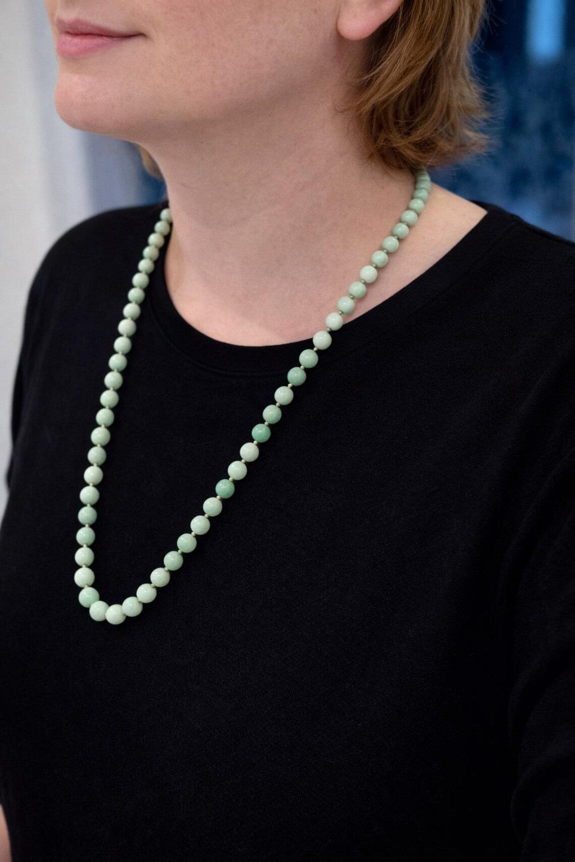 Graduated Jade Bead Necklace with 9 Carat Gold Clasp