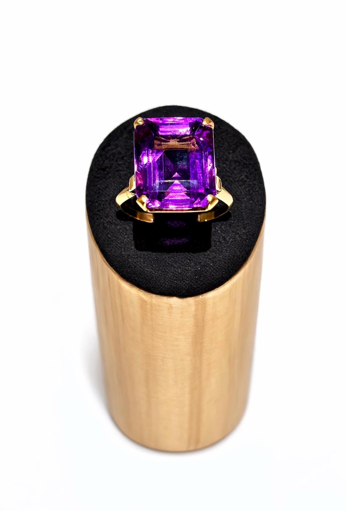 AMETHYST SOLITAIRE RING 21K Gold, 12 Carat Stone
