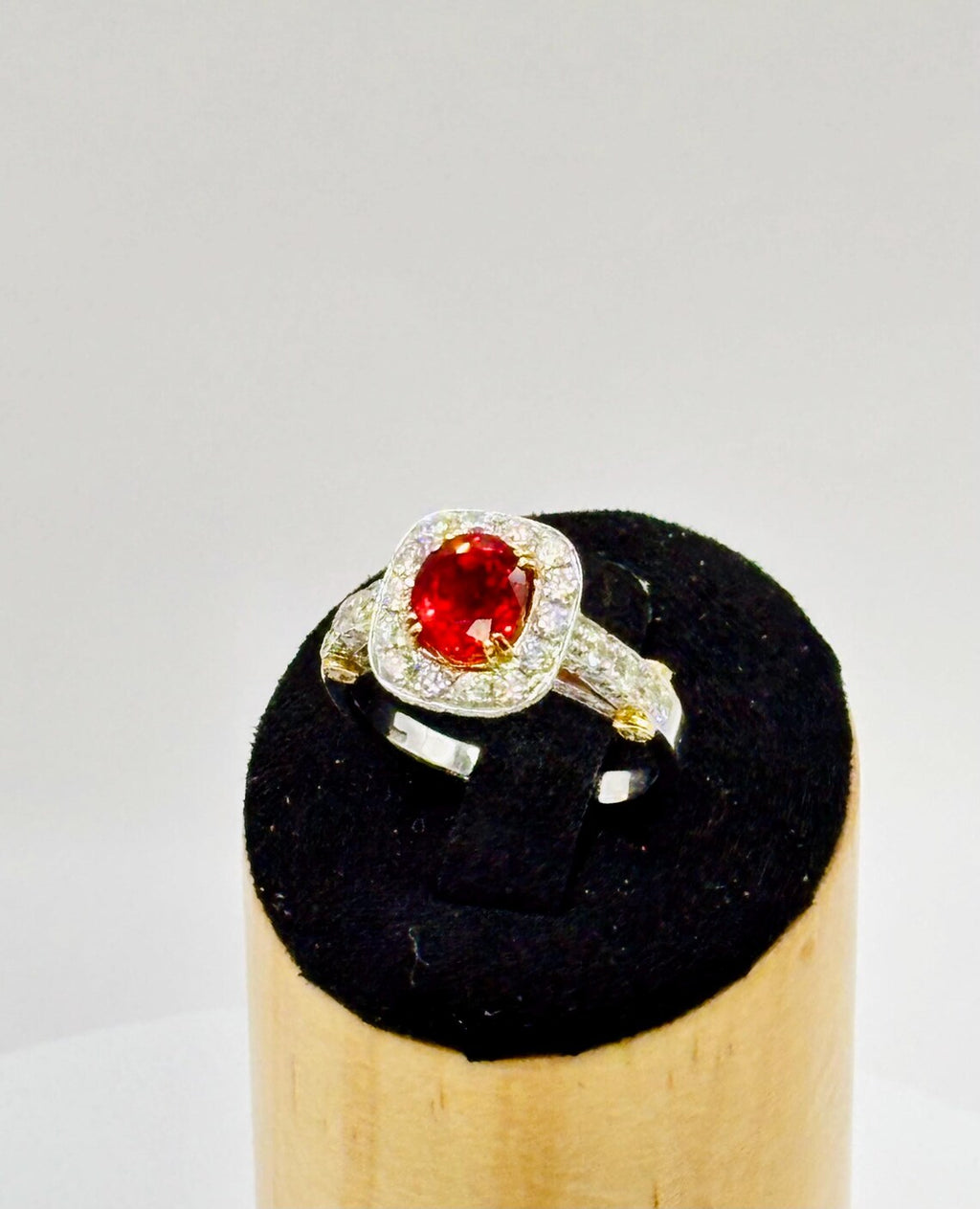 ORANGE PADPARADSCHA SAPPHIRE & Diamonds Ring