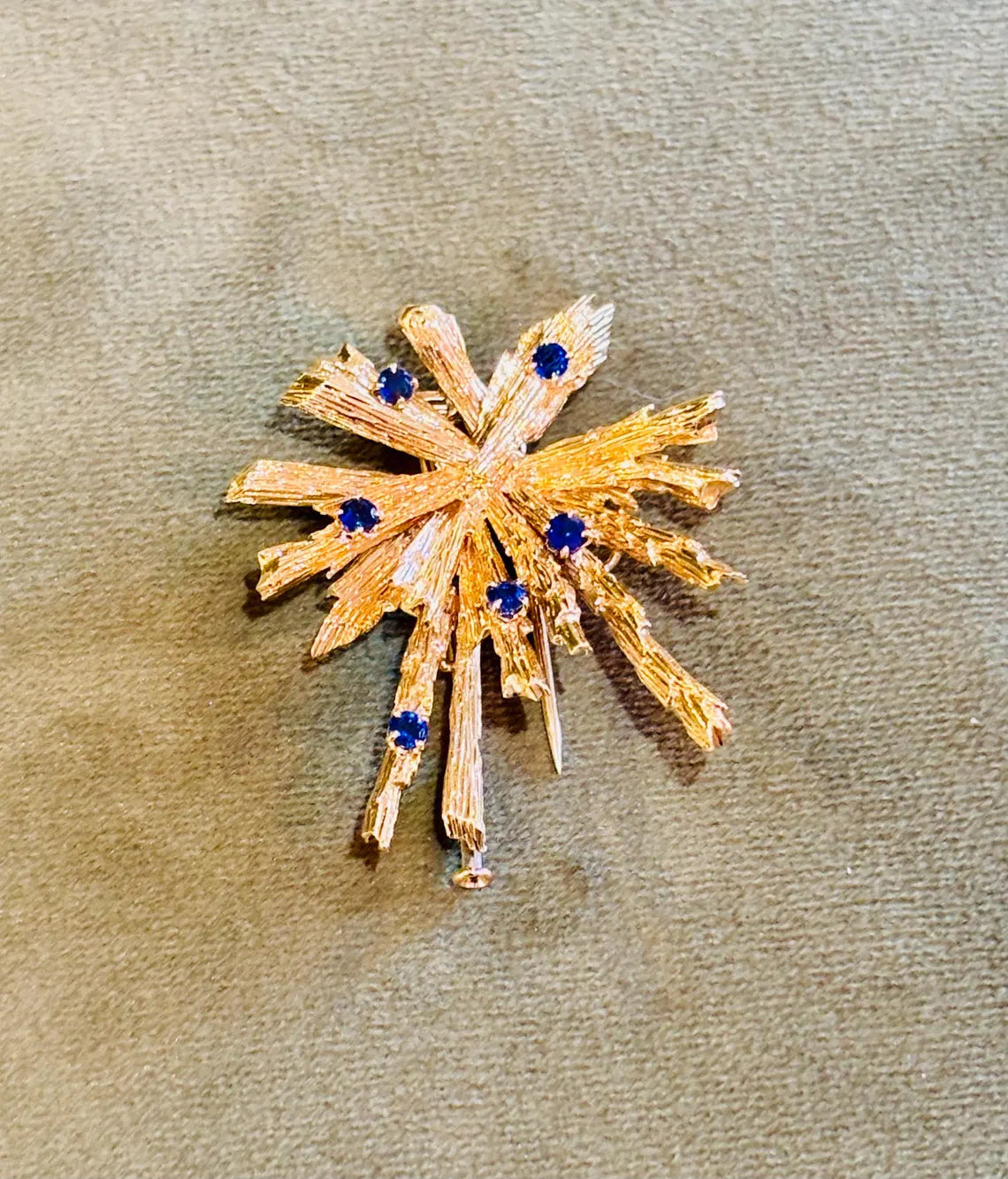 CHAUMET, VINTAGE BROOCH in 18ct yellow gold