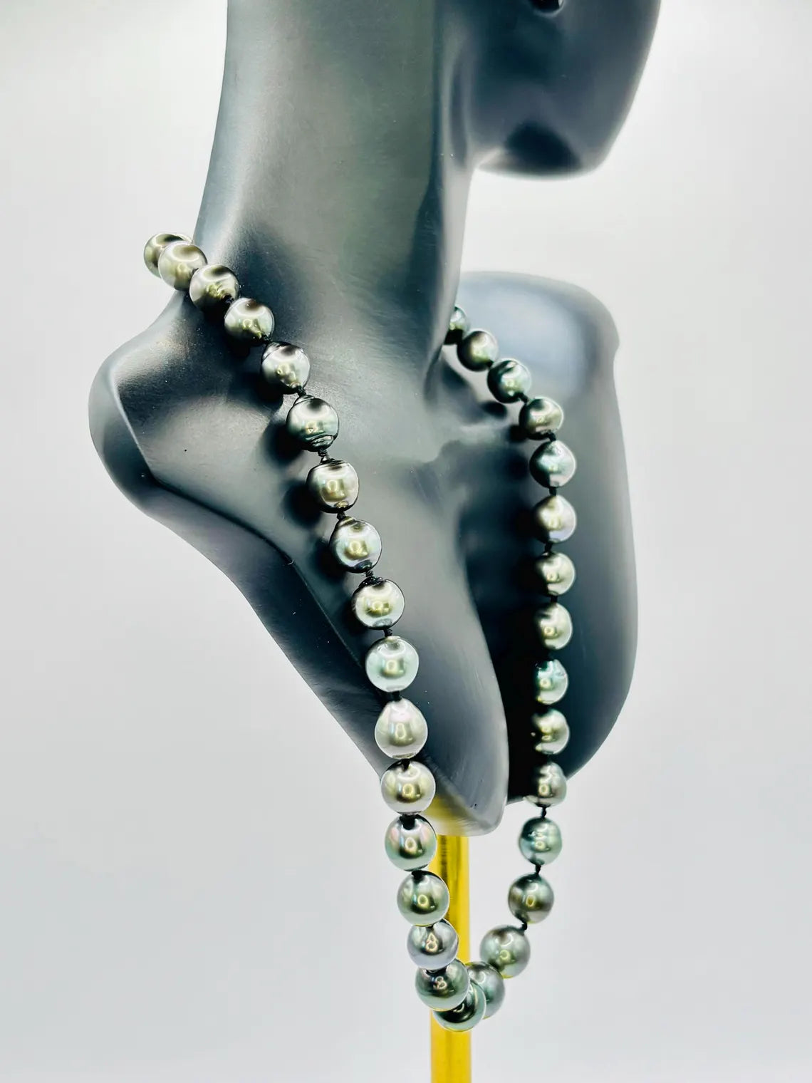 Graduated Tahitian Pearl Necklace 9–11.4mm with 18k Gold Clasp, 45cm